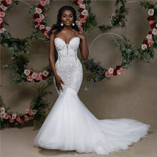 Load image into Gallery viewer, Stunning Full Figure Mermaid Wedding Dress Sweetheart Neckline Strapless With Lace And Beading - A Thrifty Bride Shop