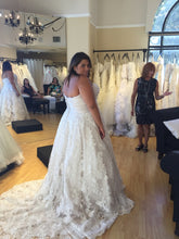 Load image into Gallery viewer, Beautiful Plus Size Bridal Dress Sweetheart Neckline Applique Lace Skirt Custom Made - A Thrifty Bride Shop
