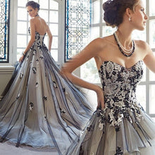 Load image into Gallery viewer, Sweetheart A Line Black Alternative/Gothic Dress Count Train Princess Vintage Bride - A Thrifty Bride Shop
