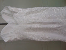 Load image into Gallery viewer, The Sales Rack-Sweetheart Vintage Mermaid Bridal Dress with Unique Lace Appliques And Curve Enhancing Illusion