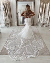 Load image into Gallery viewer, Sexy Mermaid Wedding Dress Scoop Neck And Lace Appliques Featuring Open Back C