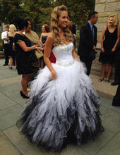 Load image into Gallery viewer, Unique Sweetheart Corset Wedding Dress Ball Gown