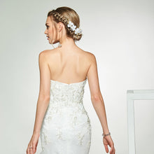 Load image into Gallery viewer, Sweetheart Neck Beaded Bodice With Appliques Floor Length Trumpet Wedding Dress Free Shipping - A Thrifty Bride Shop